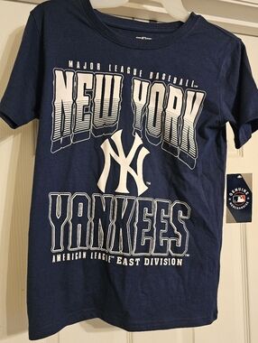 NWT New York Yankees T-shirt. Size:L 12/14.